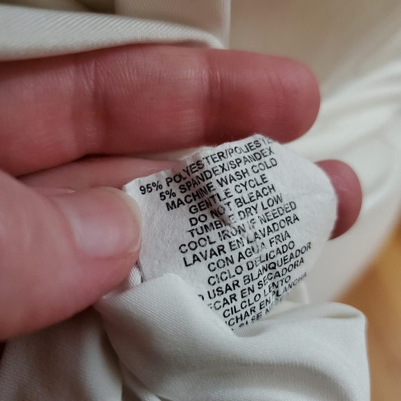 White floral cutout blouse - Picture 3 of 3